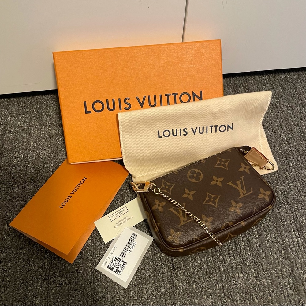 Louis Vuitton mini pochette